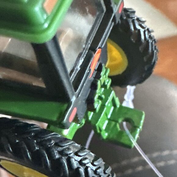 John Deere, Ertl, Farm Toy Tractor 46574 Agriculture Enclosed Window Cab 4WD - Picture 10 of 15